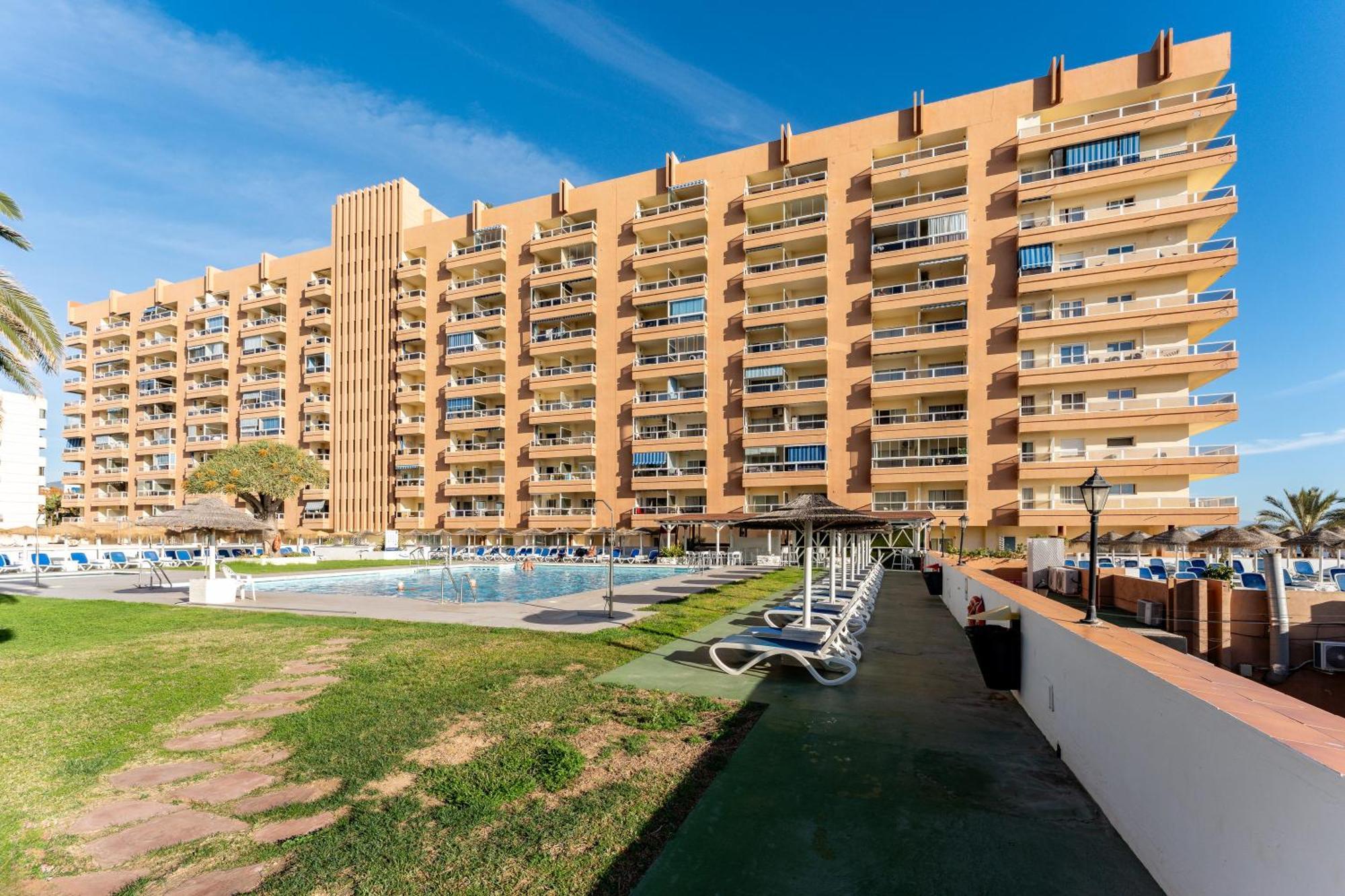 Pyr Studio Apt Partial Seaview Фуeнхирола Екстериор снимка